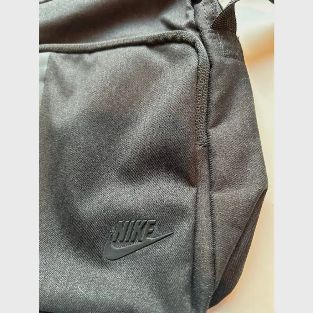 Nike Core Small Item Sling Bag Black Crossbody Adjustable Flight Messenger Adult